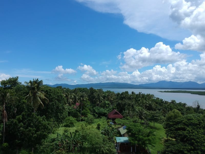 2 small houses on 600sqm overlooking land.