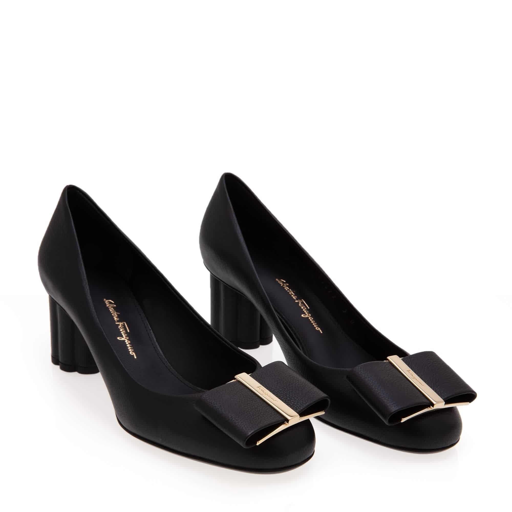 ferragamo capua pump