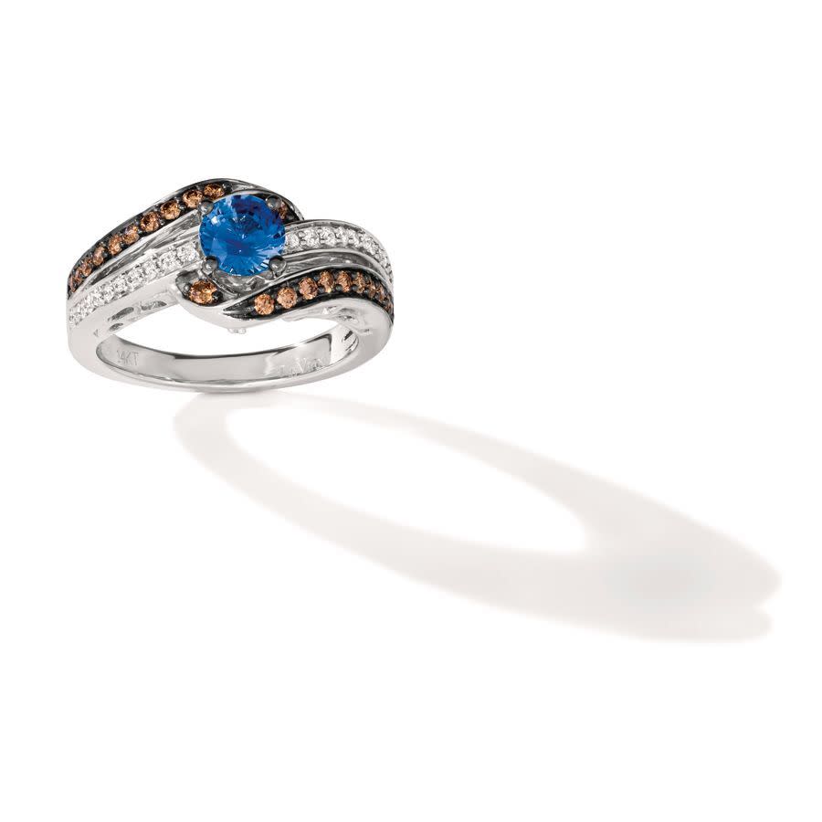 Le Vian Ladies Cornflower Sapphire Centerstone Rings set in 14K Vanilla Gold 1350$