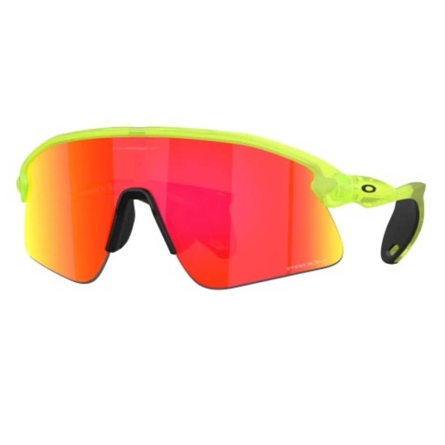 Oakley Unisex Sunglass Stunt Devil - Frame color: Matte Uranium, Lens color: Prizm Ruby