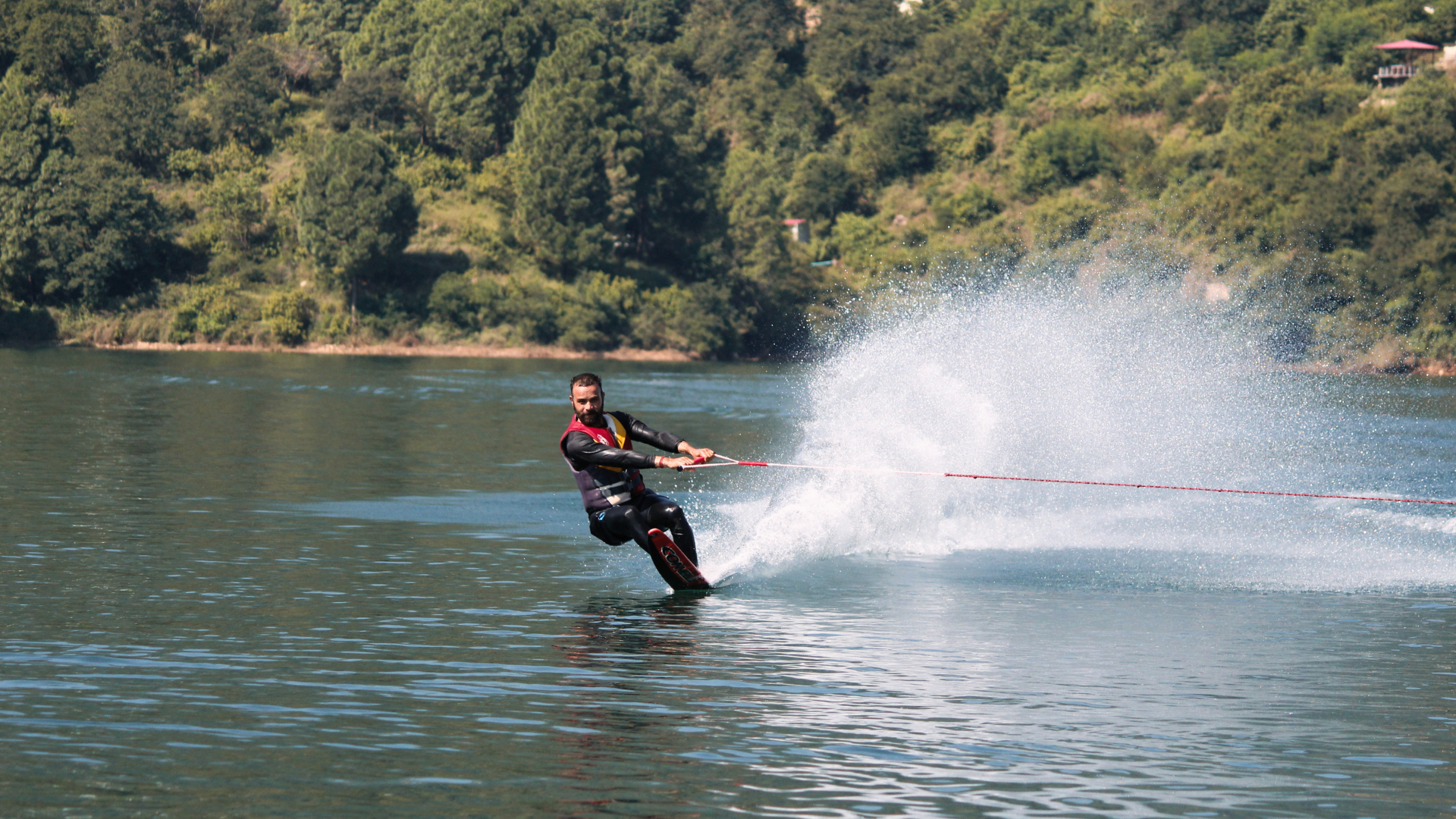 Ski & Spray - Water skiing retreat