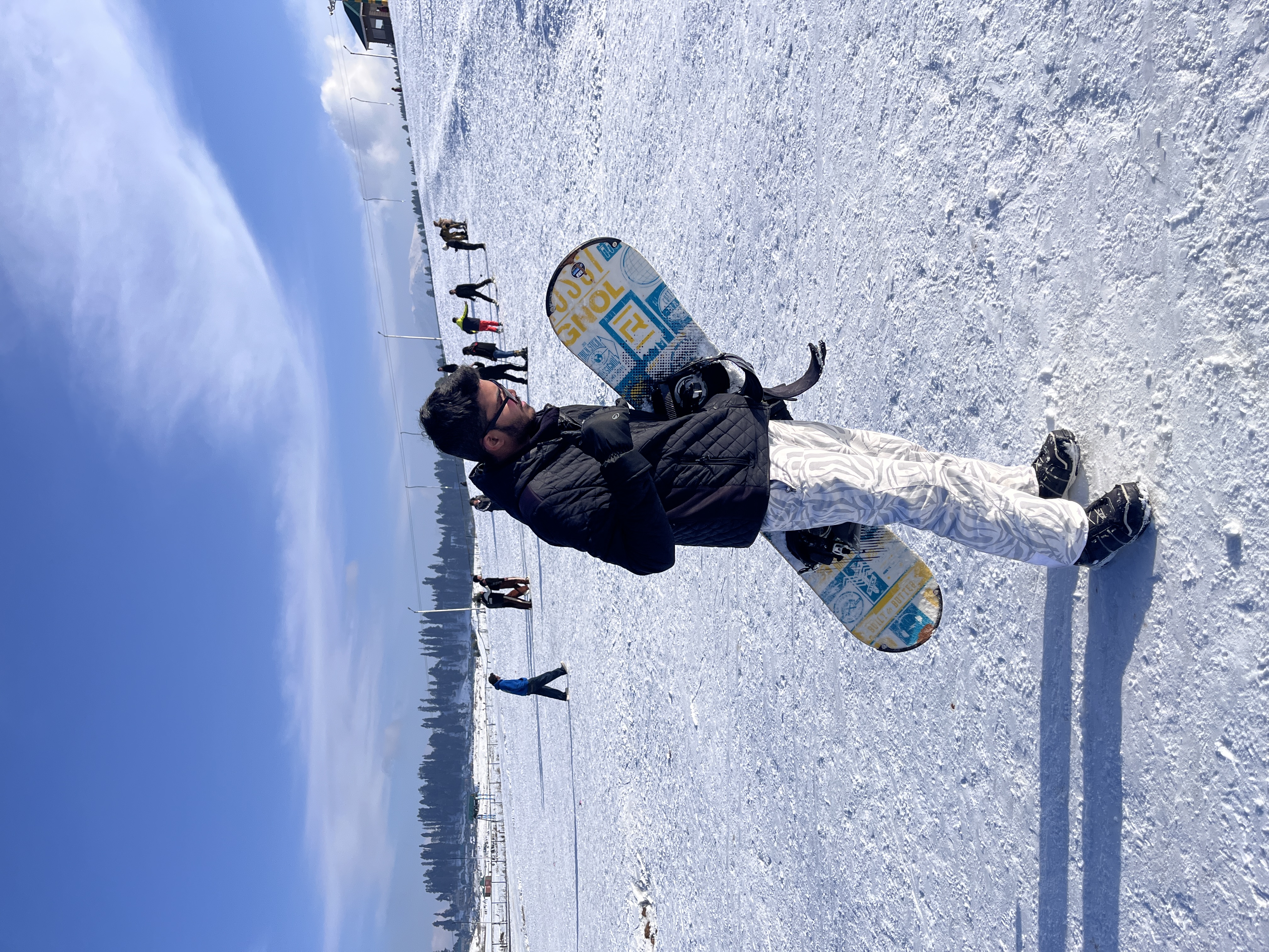 First day of snowboarding in Gulmarg with a private instructor