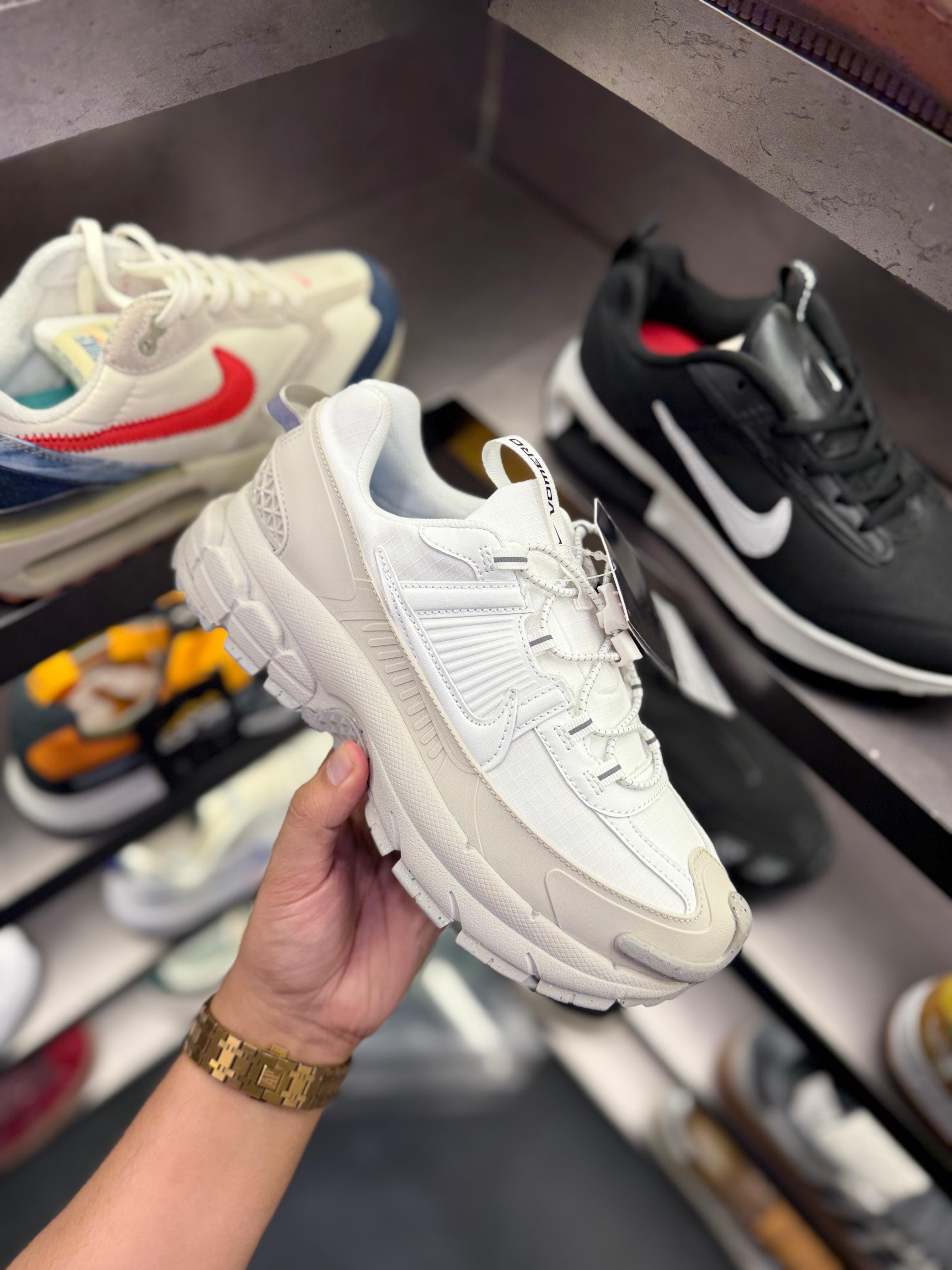Zoom Vomero 5 Roam Off-White