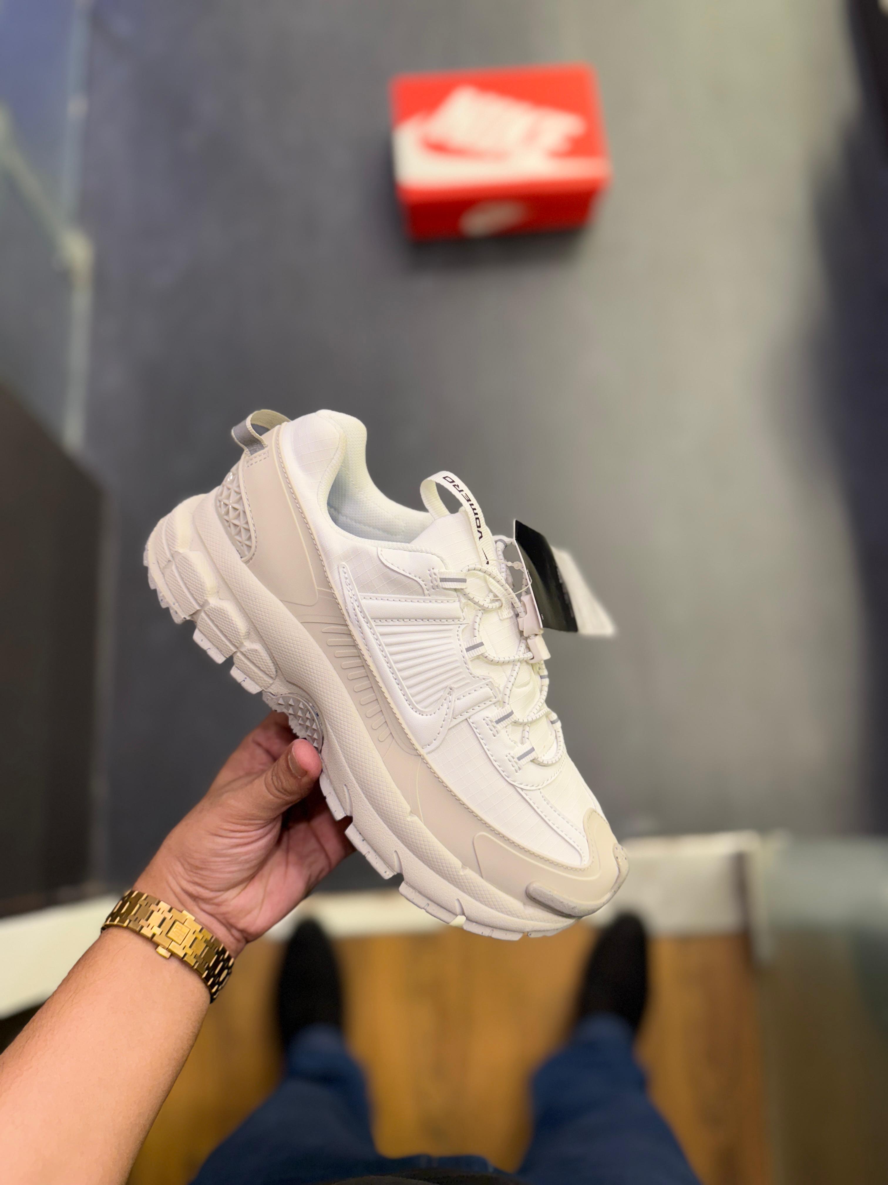 Zoom Vomero 5 Roam Off-White