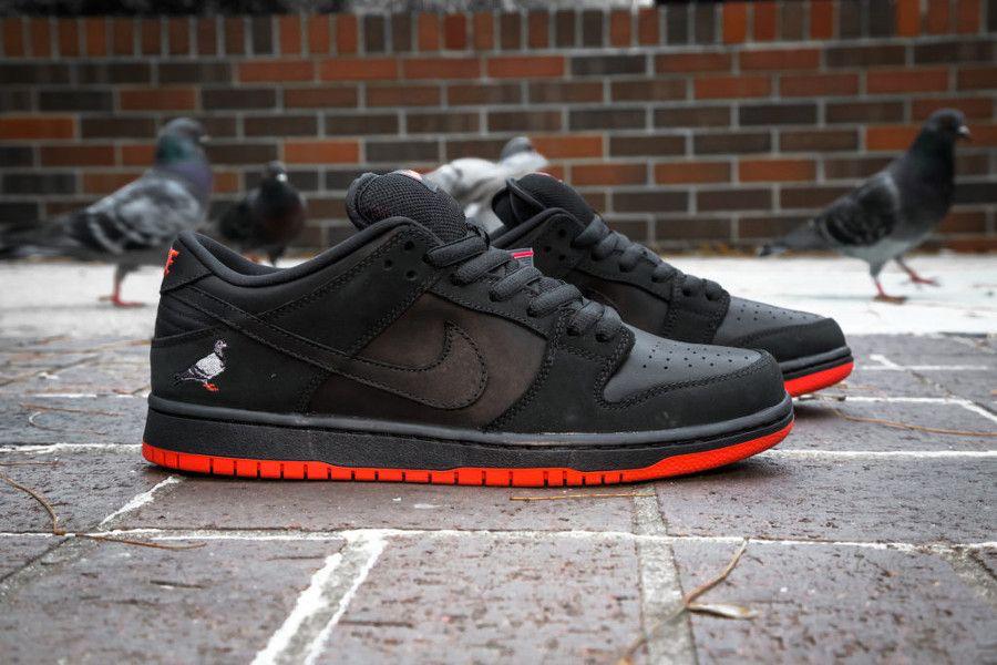 SB DUNK LOW NYC PEGION BLACK