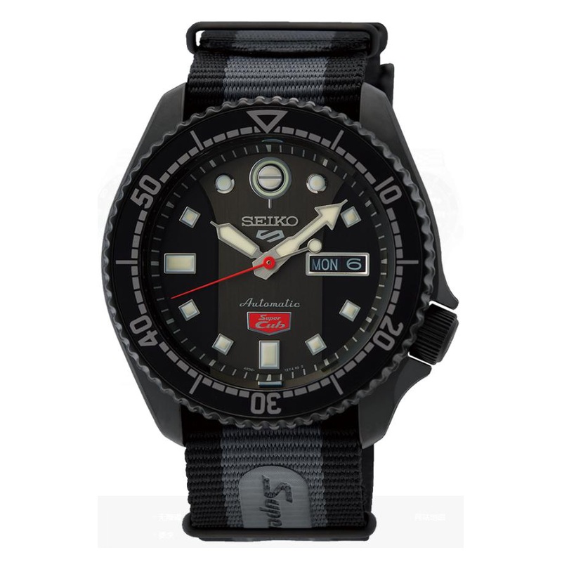 Seiko SRPJ75K1 wristwatch