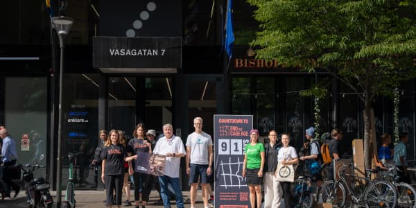 Manifestation i Stockholm: ”Fem år av brutna löften om burarna”