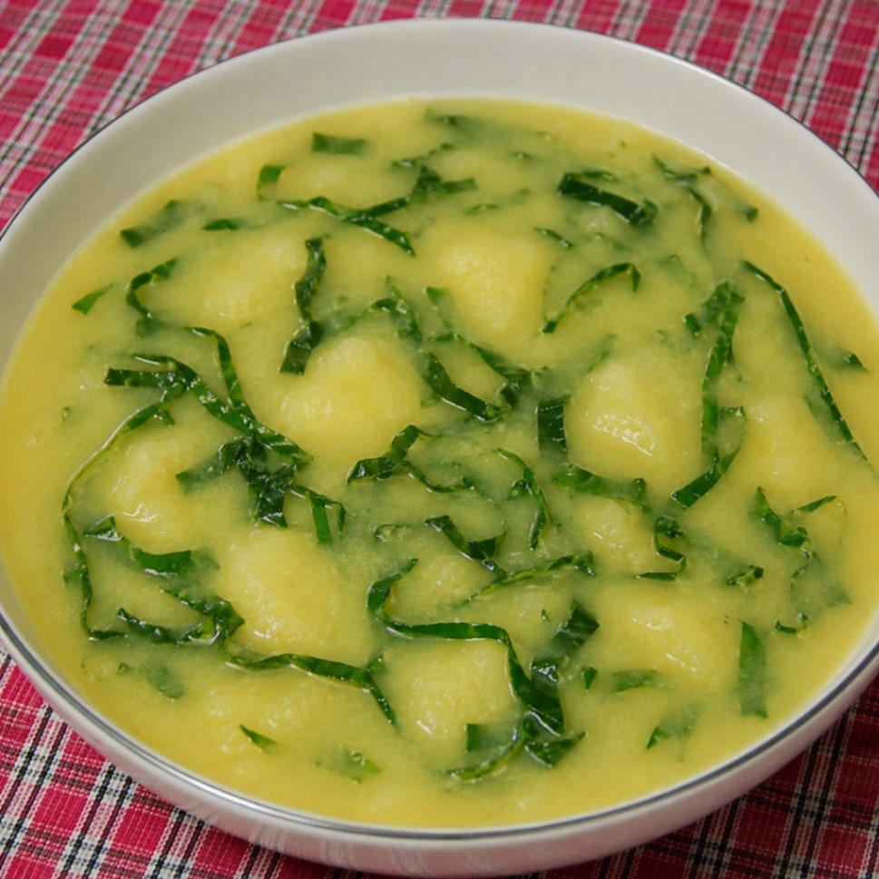 Sopa de Mandioca com Couve