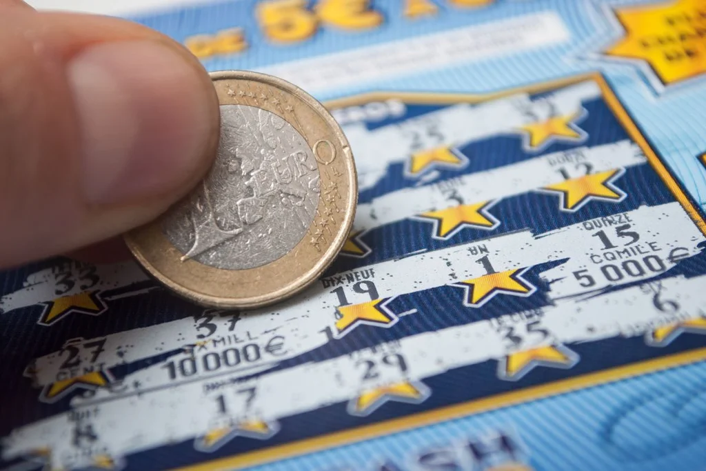 Online casino scratch card game