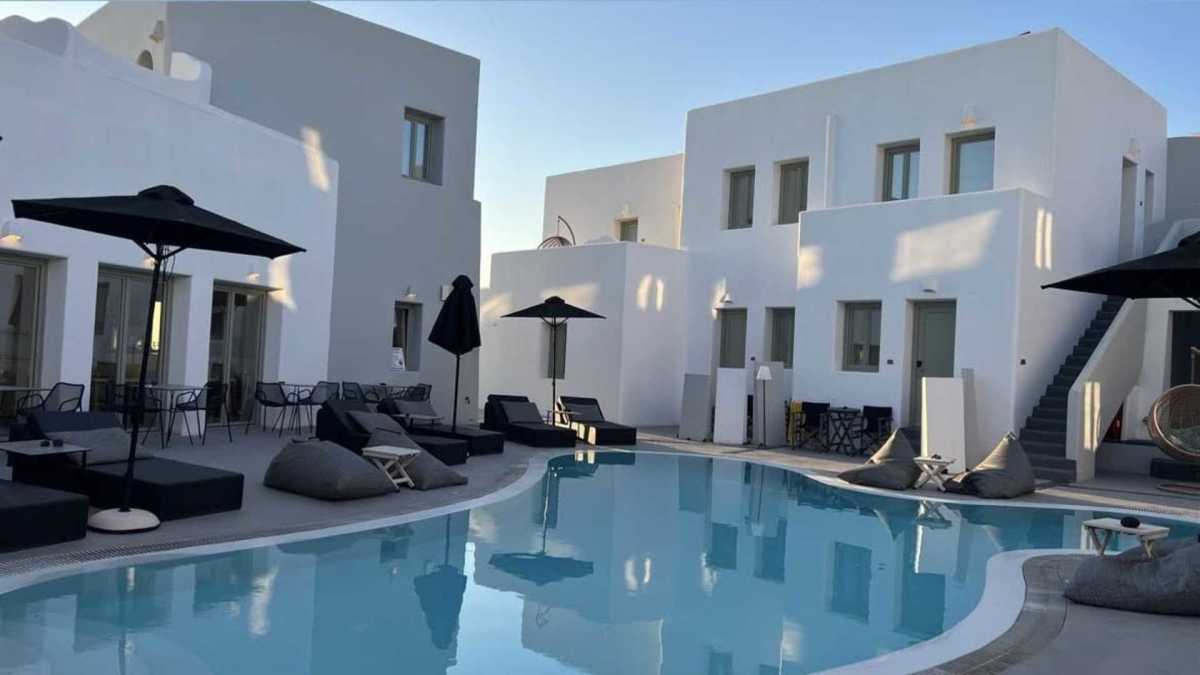 Autotour de 4 nuits au Kallos Imar Hôtel Santorin