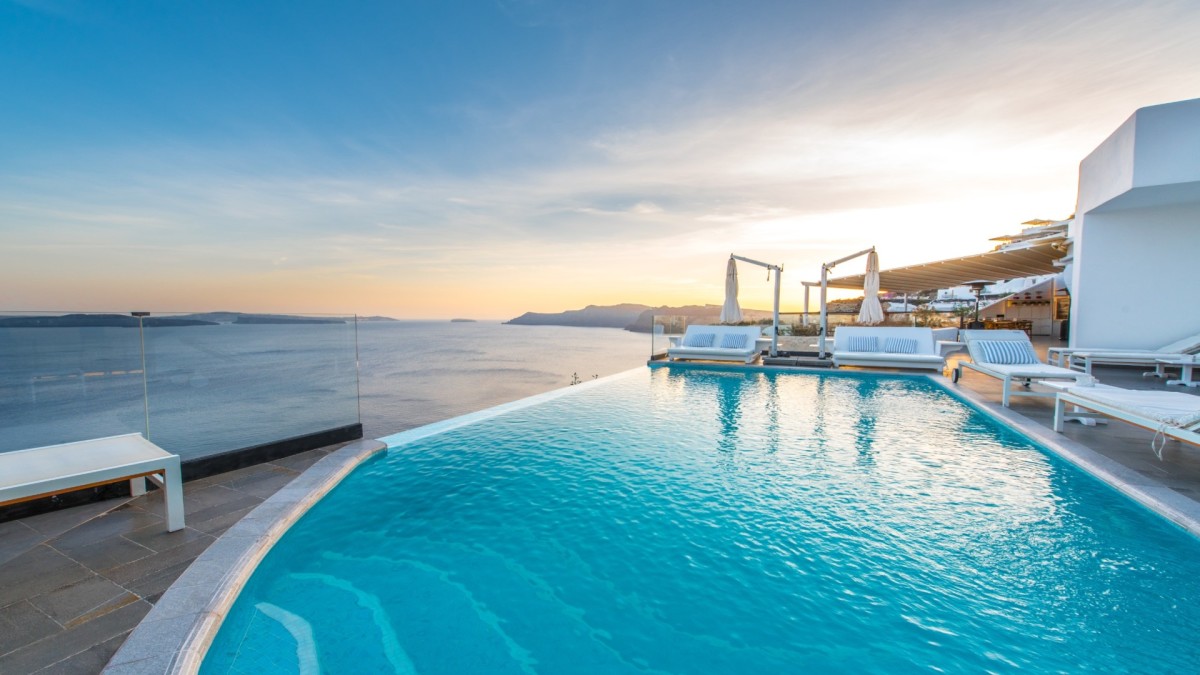 Circuit en liberté à Santorini secret suites & Spa : votre évasion de rêve à Oia