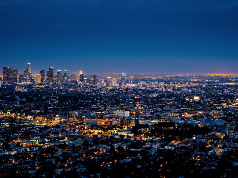 Die Skyline von Los Angeles bei Nacht