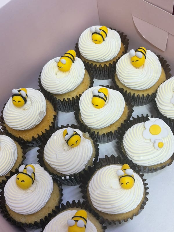 Bee &amp; Daisy Cupcakes