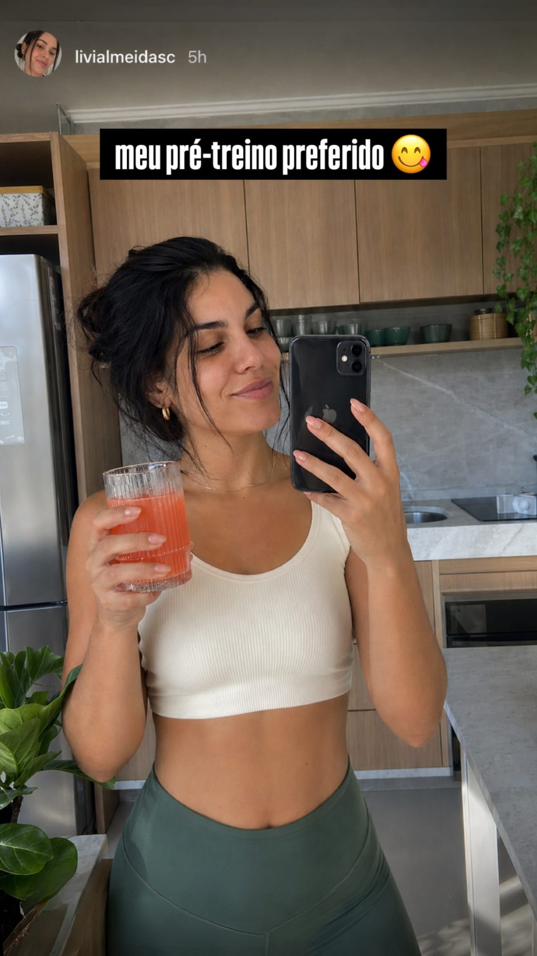 Story de Lívia Almeida