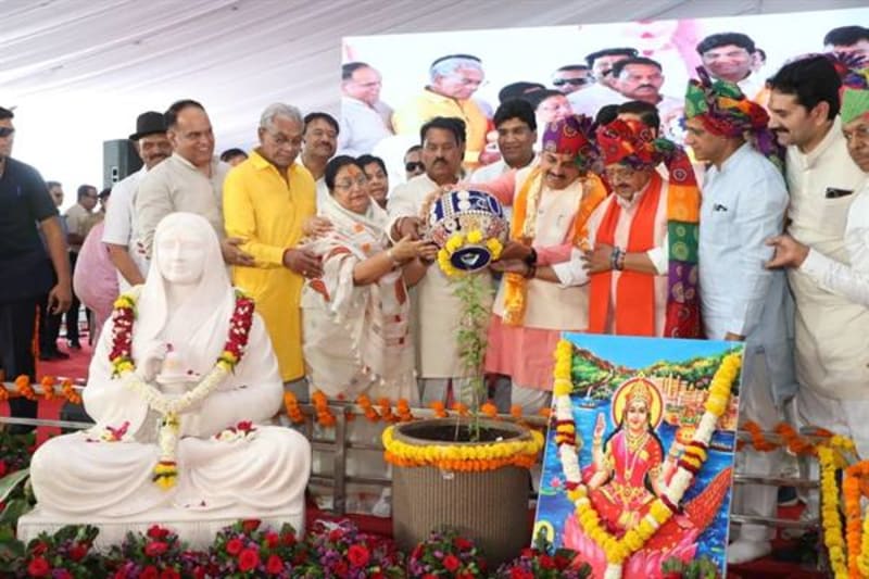मुख्यमंत्री डॉ. मोहन यादव ने इंदौर में 1356 करोड़ रुपए के विकास कार्यों किया भूमिपूजन, बोले- प्रदेश में बह रही विकास की नई धारा