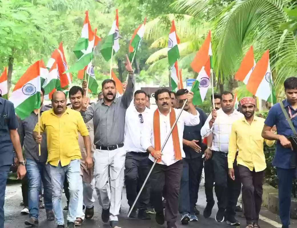 हर घर तिरंगा अभियान में शामिल हुए उपमुख्यमंत्री विजय शर्मा, बोले- तिरंगा हमारे देश की आन, बान और शान का प्रतीक