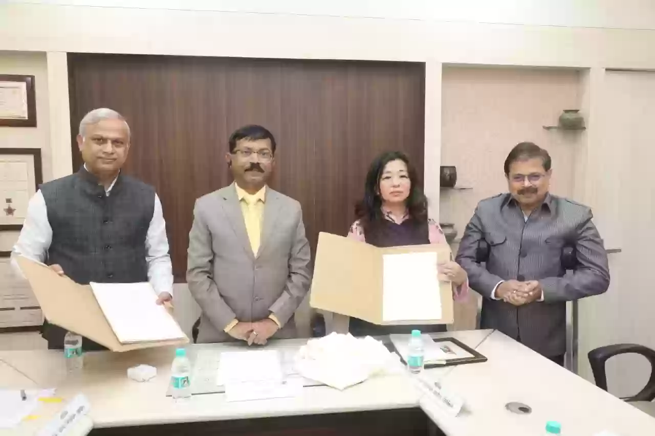 सिक्किम को किराए पर 400 ईवीएम देगा मध्यप्रदेश, दोनों राज्यों के निर्वाचन आयोग के अधिकारियों के बीच हुआ एमओयू