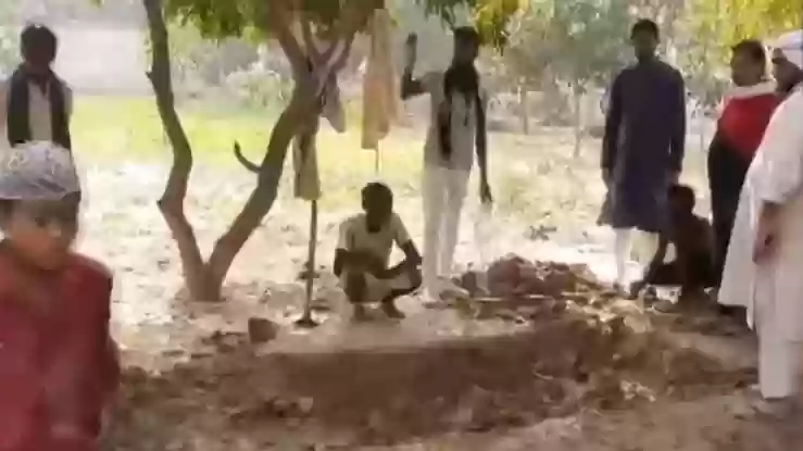 गैंगस्टर मुख्तार अंसारी गाजीपुर के कब्रिस्तान में दफन, जनाजे में उमड़ी करीब 30 हजार लोगों की भीड़
