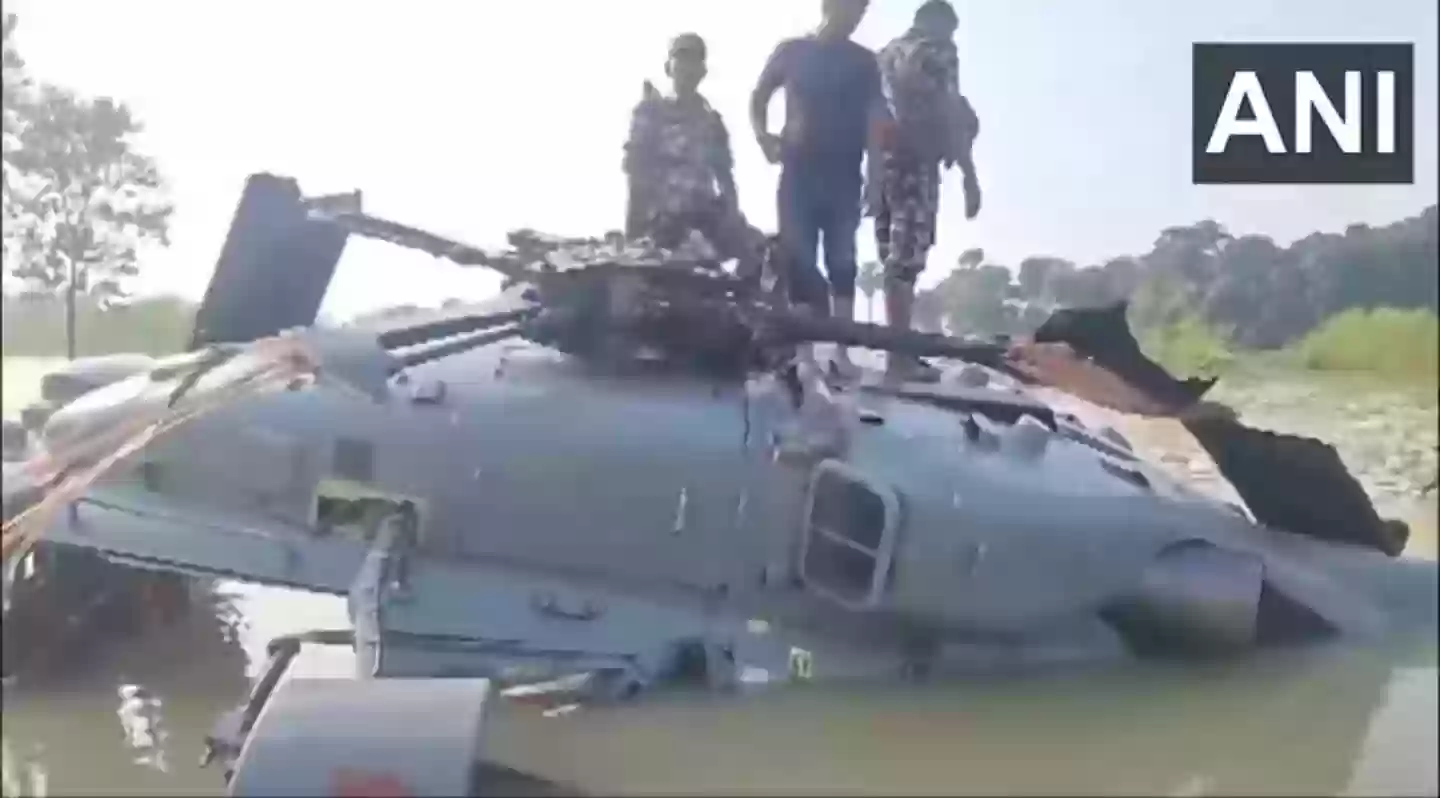 बिहार में एयरफोर्स का हेलिकॉप्टर क्रैश: पायलट ने कूदकर बचाई जान, बाढ़ राहत कार्य में जुटा था चौपर