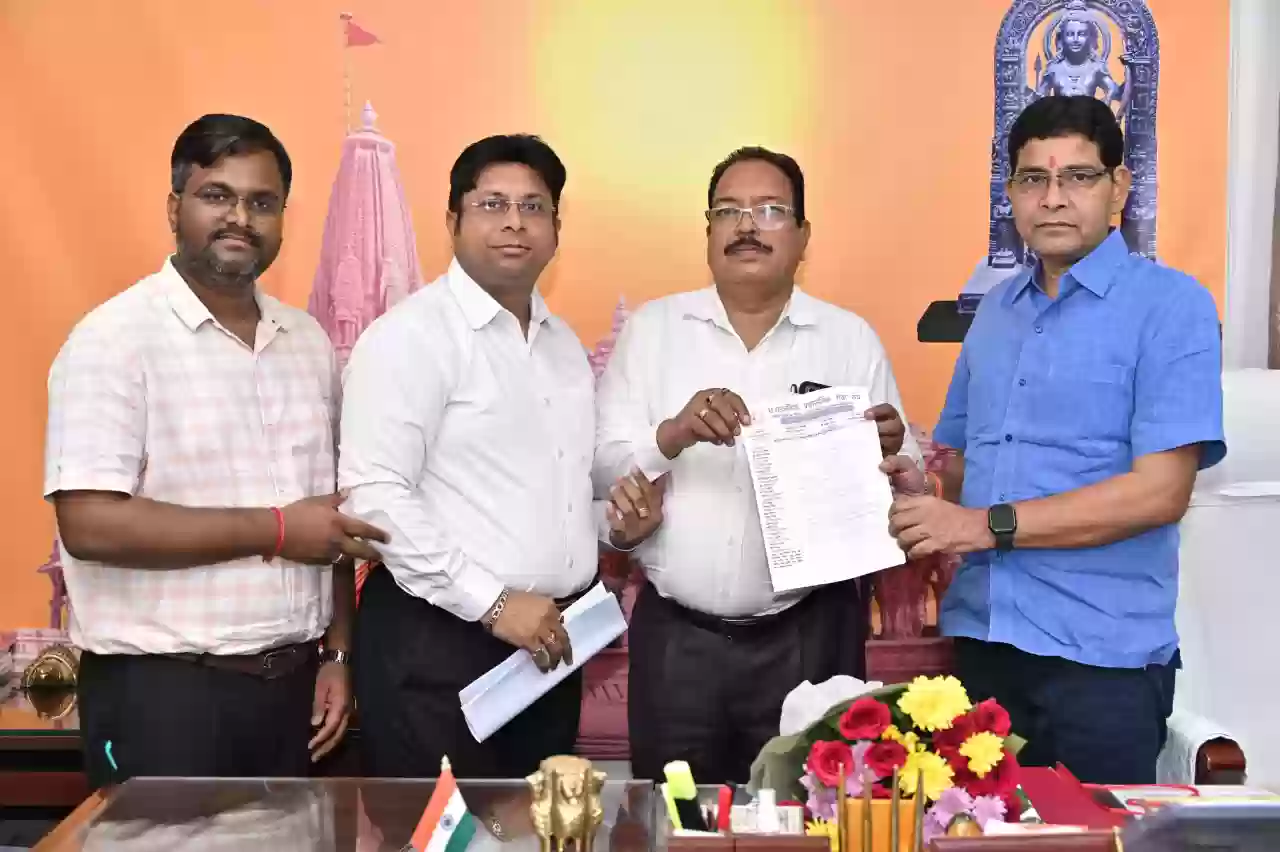 मंत्री टंकराम वर्मा से वार्ता के बाद राजस्व अधिकारियों की हड़ताल समाप्त, मांगों पर बनी सहमति