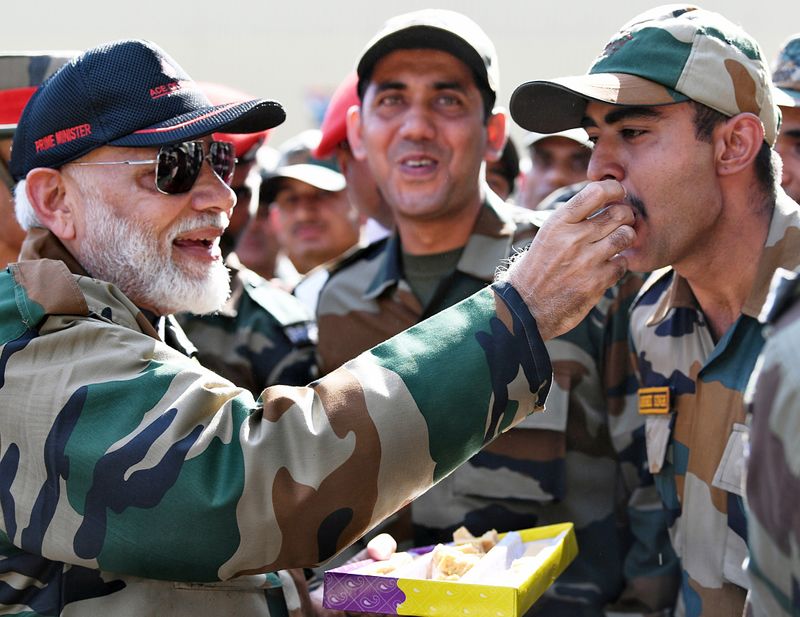 PM Modi Diwali 2021 : इस साल जम्मू-कश्मीर में जवानों के साथ दिवाली मनाएंगे प्रधानमंत्री