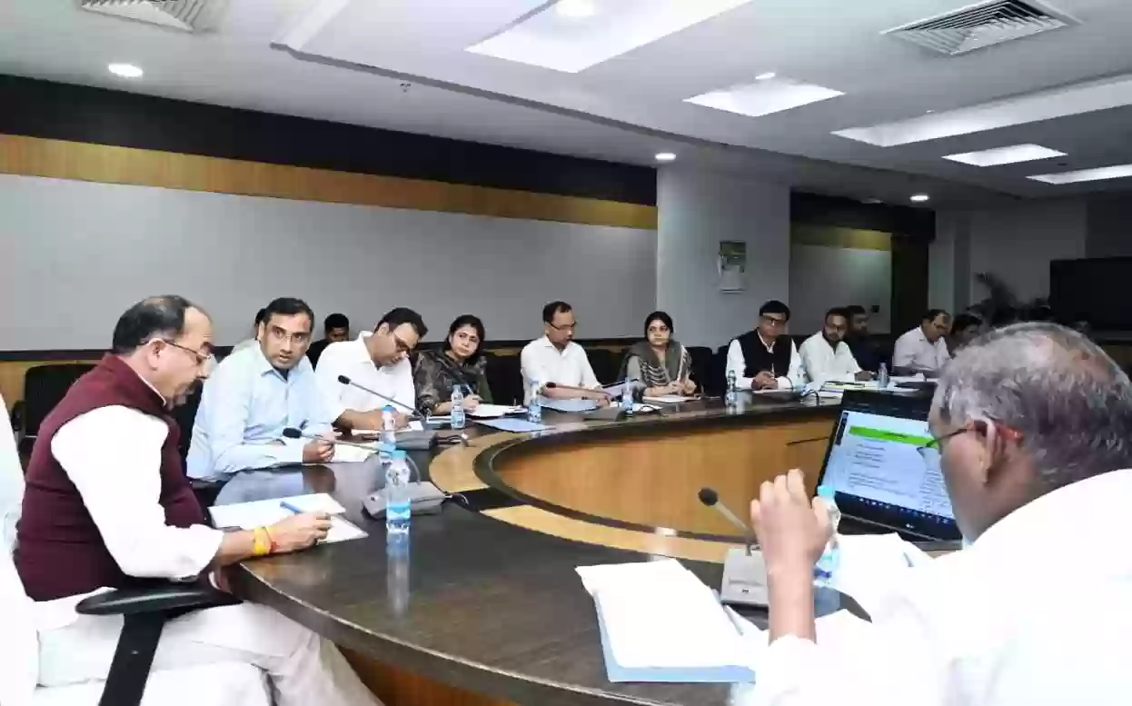 शहरों के विकास को नई दिशा देने के लिए योजनाओं को समयबद्ध और प्रभावी ढंग से लागू करना जरूरी: अरुण साव