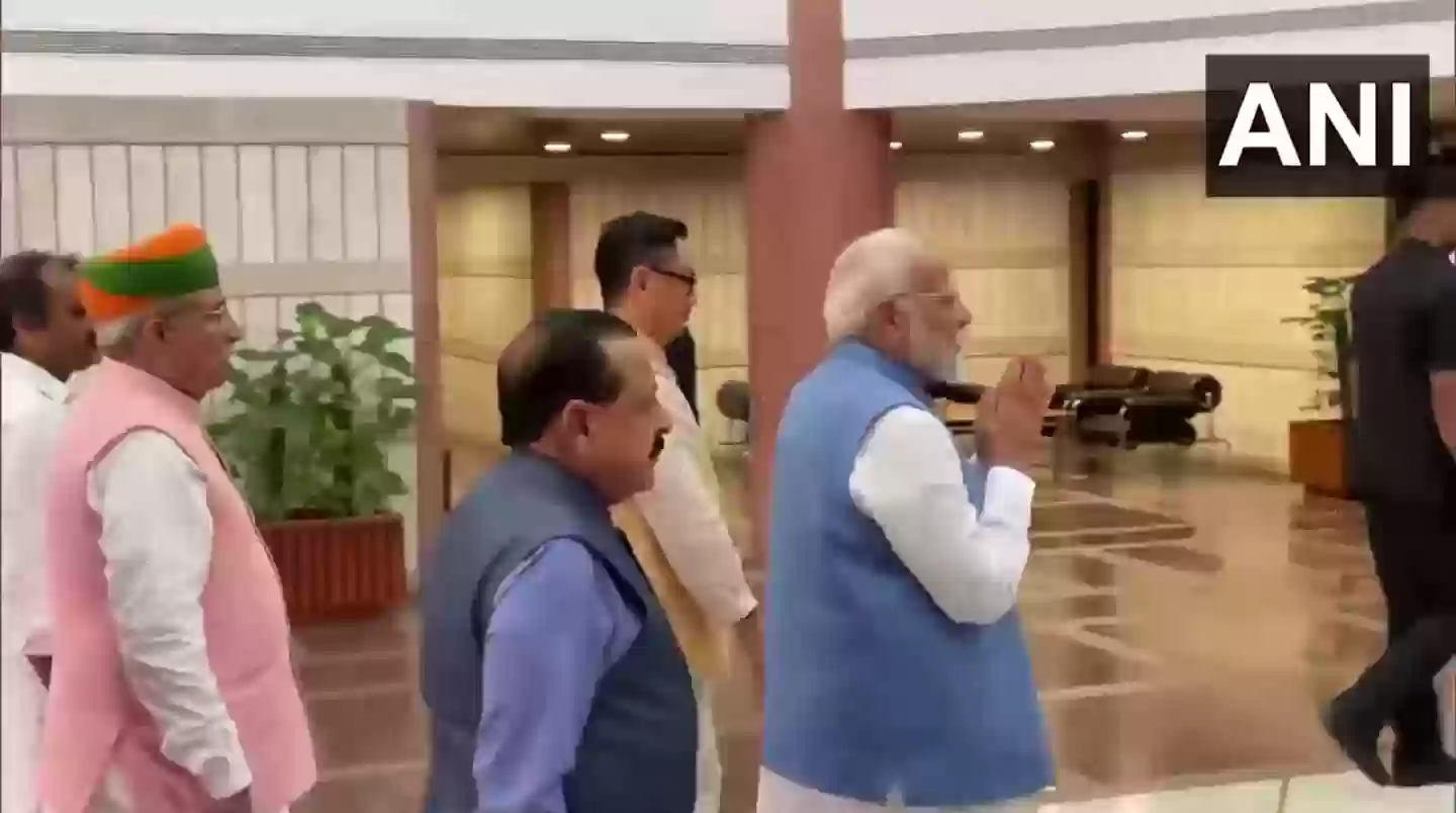 आज धन्यवाद प्रस्ताव पर जवाब देंगे पीएम मोदी, संसद भवन में NDA संसदीय दल की बैठक शुरू