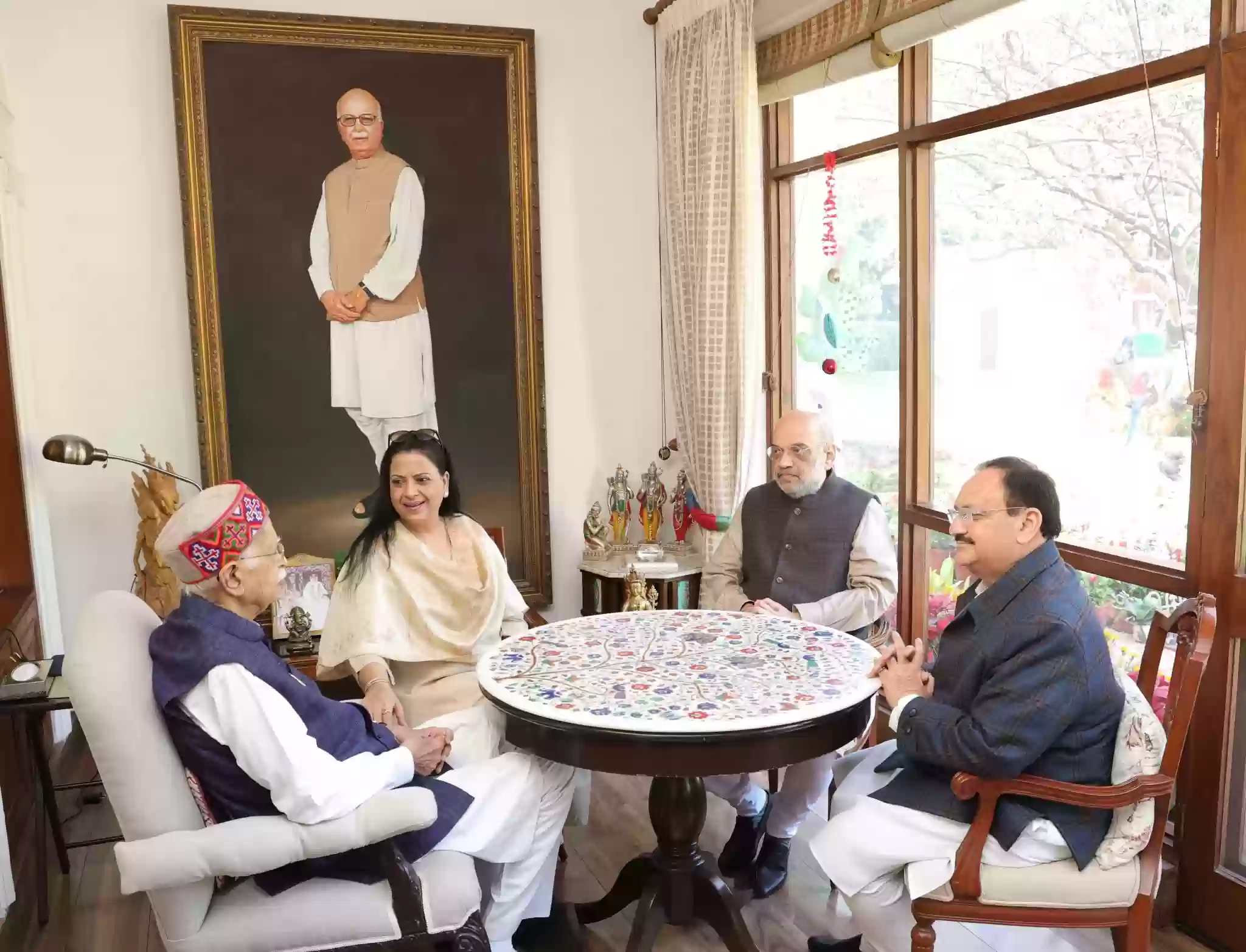 लालकृष्ण आड़वाणी से मिले अमित शाह और जेपी नड्डा, भारत रत्न मिलने पर दी बधाई