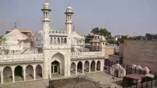 जुमे की नमाज को लेकर छावनी में तब्दील ज्ञानवापी परिसर, अंजुमन इंतजामिया कमेटी के बंद के ऐलान के बाद शहर में सुरक्षा व्यवस्था चाक चौबंद