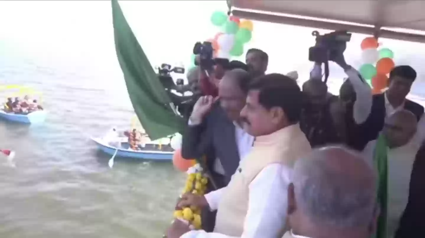 भोपाल में ‘डल झील’ जैसा नज़ारा! बड़े तालाब में उतरे 20 शिकारे, CM मोहन यादव ने खुद बैठकर की सैर