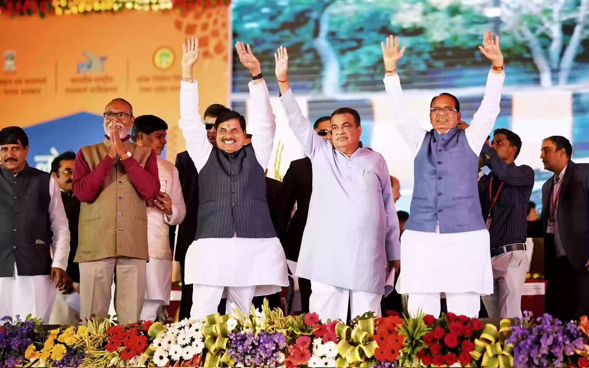 विदिशा में नितिन गडकरी का बड़ा बयान: टॉयलेट का पानी बेचकर 300 करोड़ कमाते हैं, 4400 करोड़ की सड़क योजनाओं का शुभारंभ