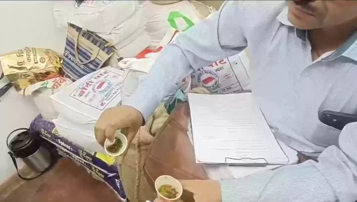 इंदौर में मिलावटखोरों पर अब तक की सबसे बड़ी कार्रवाई, 900 किलो सौंफ-400 किलो खसखस जब्त!