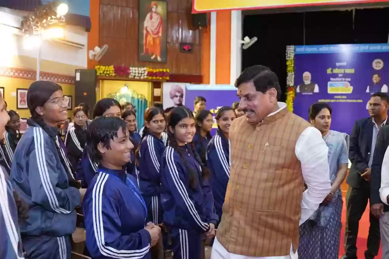परीक्षा से घबराने की जरुरत नहीं, लक्ष्य पर करो फोकस: सीएम डॉ. मोहन यादव ने विद्यार्थियों से किया संवाद