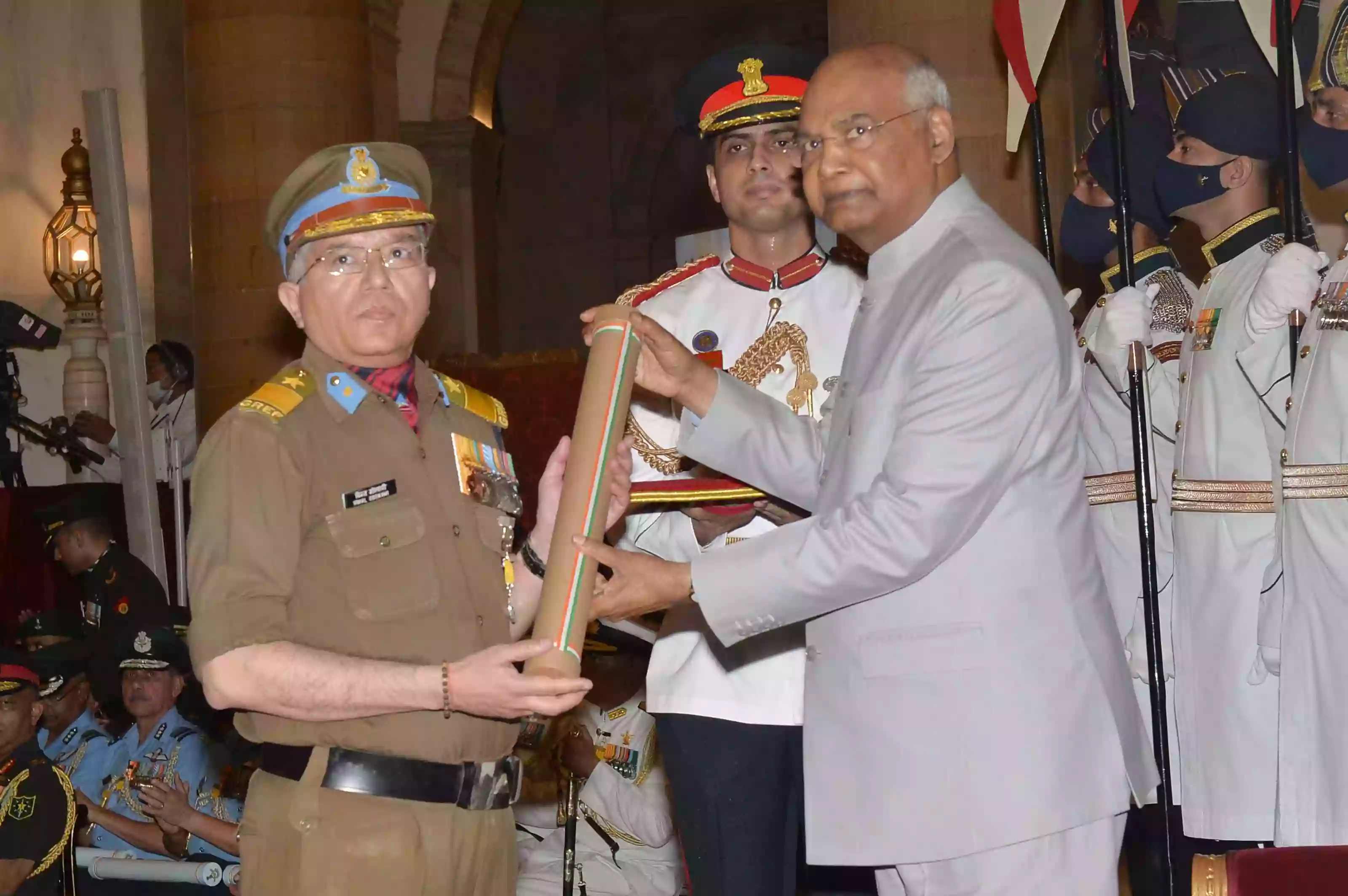 राष्ट्रपति ने सेना के जवानों को 13 शौर्य चक्र प्रदान किए