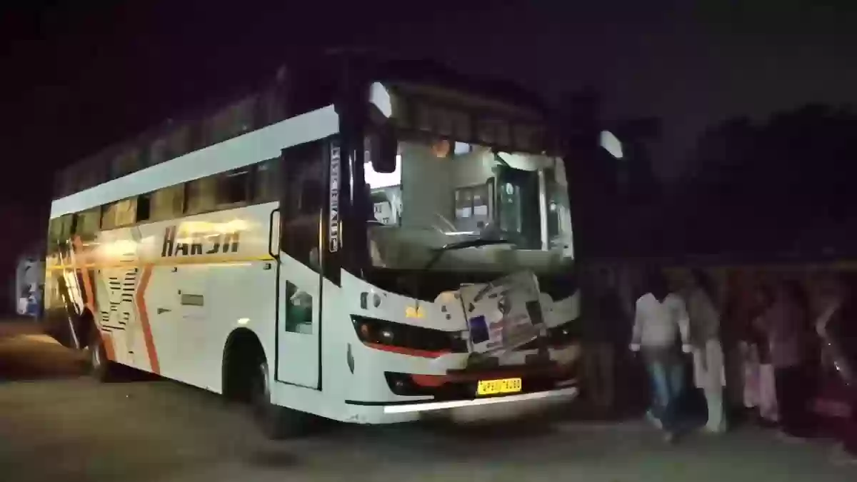 MP Sleeper Bus New Rules: स्लीपर बसों में सफर अब ज्यादा सुरक्षित, पार्टिशन डोर हटाने से लेकर फायर सिस्टम तक अनिवार्य