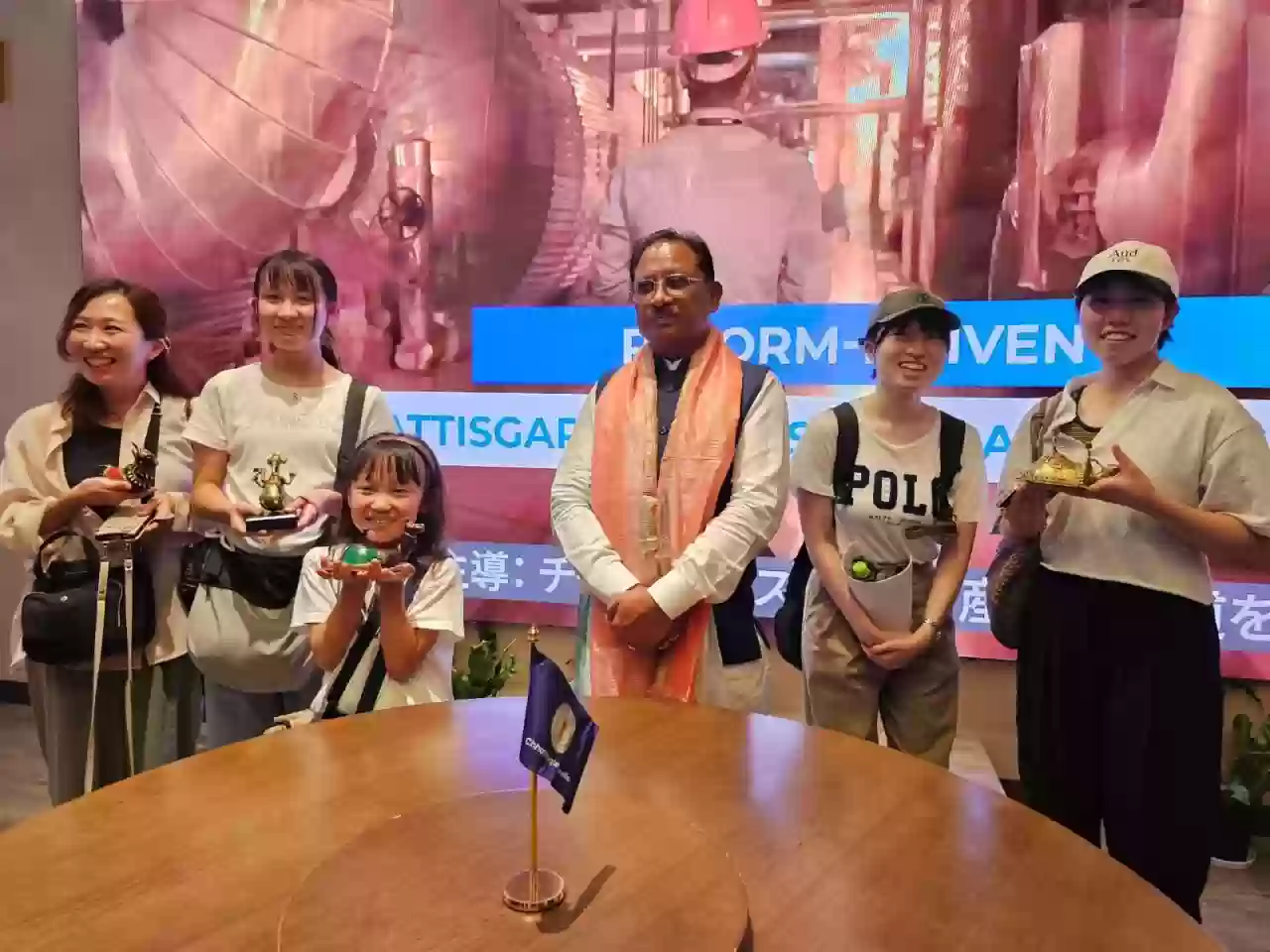 छत्तीसगढ़ पवेलियन में जनजातीय कला, बुनाई, हस्तनिर्मित उत्पाद, हर्बल आइटम्स और पर्यटन स्थलों की दिखी झांकी, सीएम साय भी पहुंचे