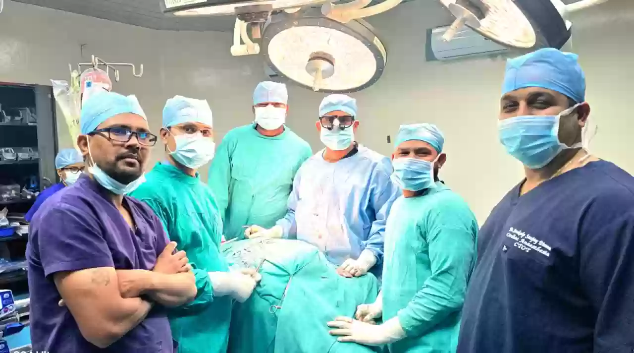 ब्रश करते समय युवक की गर्दन की नस फटी, डॉक्टरों ने दुर्लभ 'सर्जरी' से दी नई जिंदगी