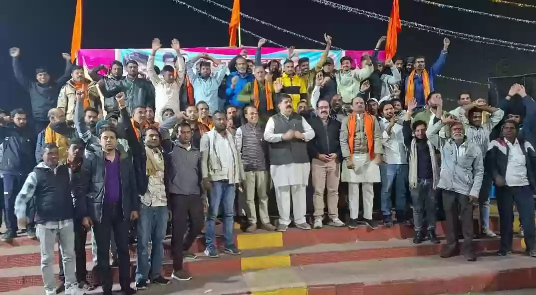 शीतल दास की बगिया में गूंजा जय श्रीराम का उद्घोष, हनुमान चालीसा पाठ और श्रद्धांजलि के साथ मनाया गया शौर्य दिवस