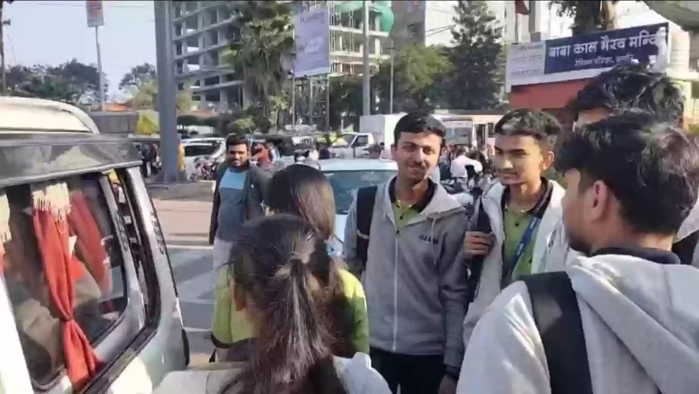 Indore: 11 बच्चों से भरी कोचिंग वैन शराबी ड्राइवर चला रहा था, पुलिस ने पकड़ा