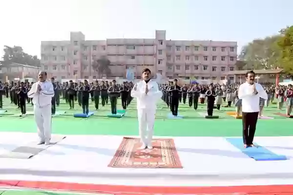 मुख्यमंत्री डॉ. मोहन यादव ने राष्ट्रीय युवा दिवस पर किया योग, बोले- सूर्य नमस्कार की यौगिक क्रियाएं हमारे संपूर्ण जीवन का निचोड़