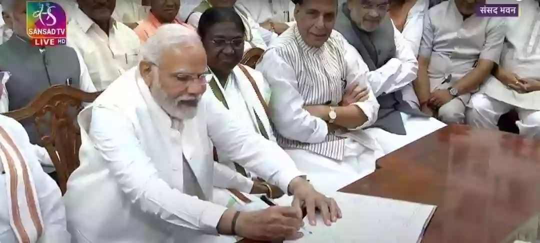 द्रौपदी मुर्मू ने राष्ट्रपति पद के लिए दाखिल किया नामांकन, प्रधानमंत्री मोदी बने प्रस्तावक