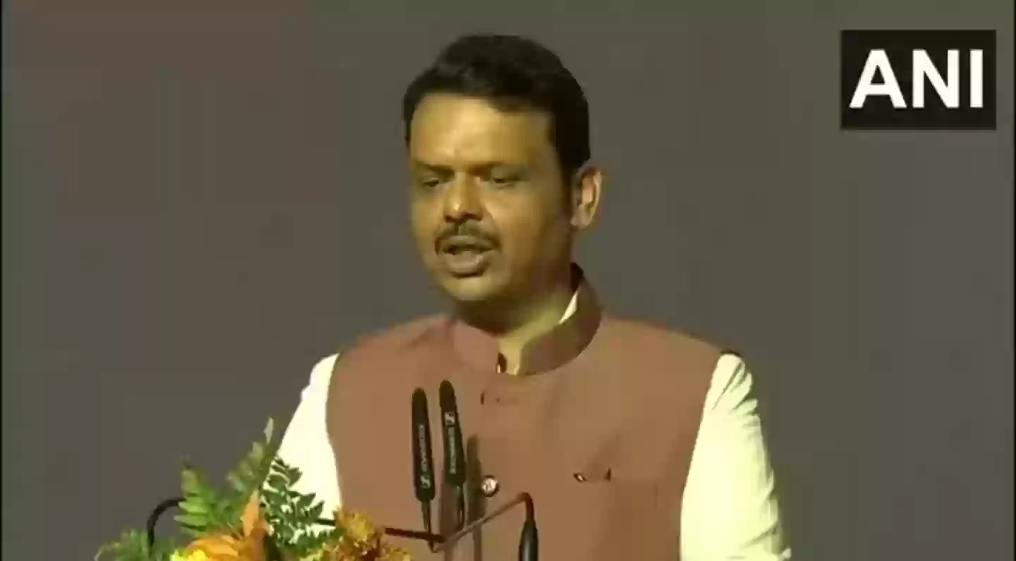 देवेंद्र फडणवीस ने तीसरी बार ली महारष्ट्र के मुख्यमंत्री पद की शपथ