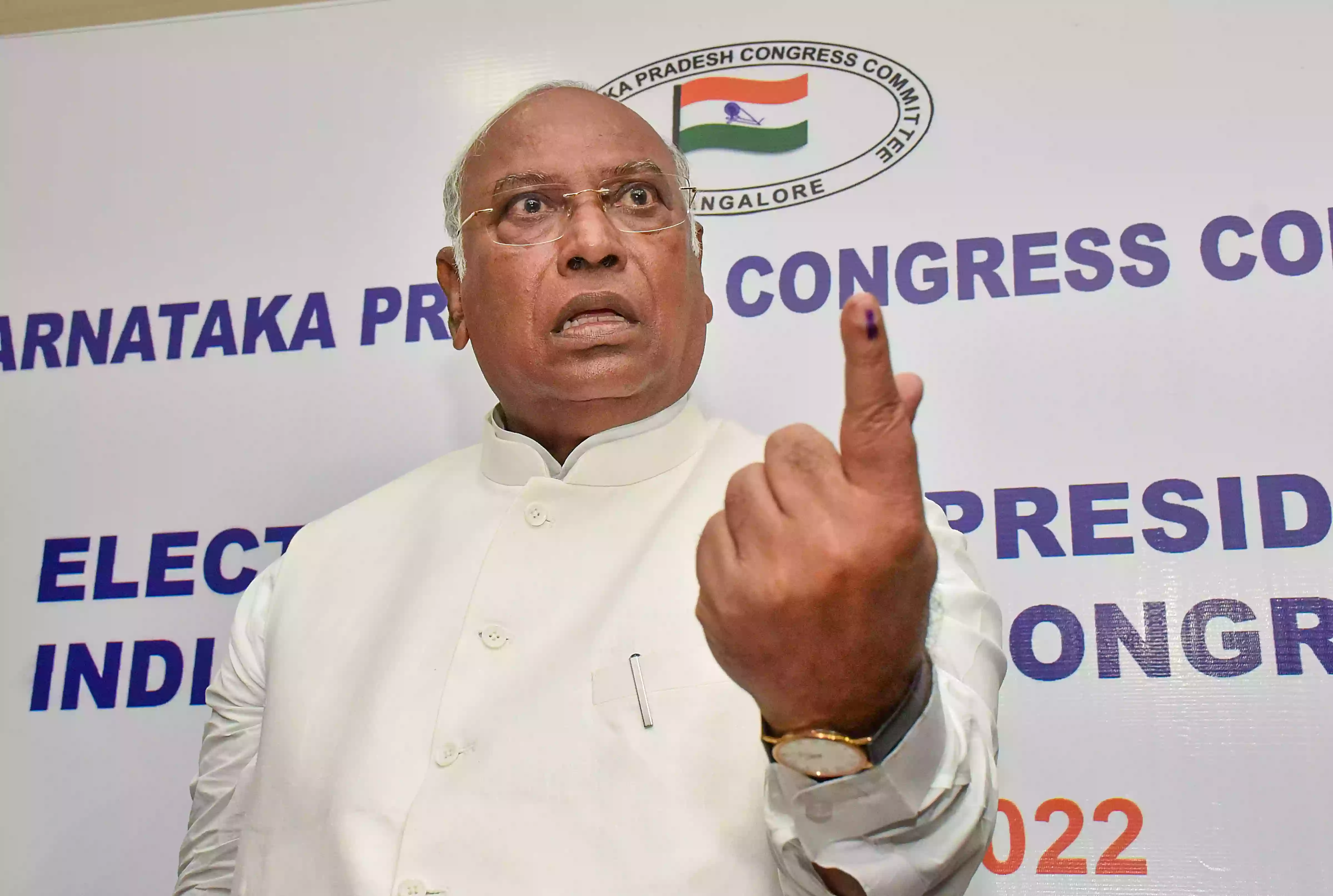 24 साल बाद कांग्रेस को मिला गैर-गांधी अध्यक्ष, मल्लिकार्जुन खरगे बने नए अध्यक्ष