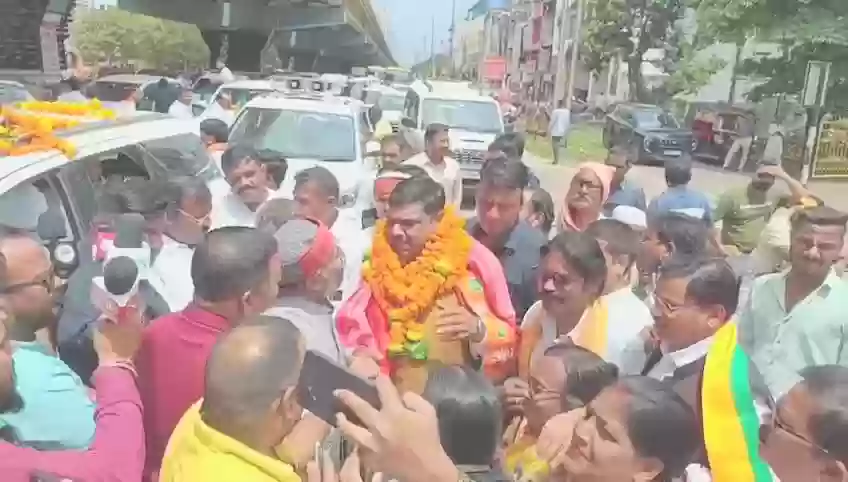 शिक्षा मंत्री बनने के बाद पहली बार दुर्ग पहुंचे गजेंद्र यादव, जगह-जगह हुआ भव्य स्वागत, शहर में दिखा उत्सव जैसा माहौल