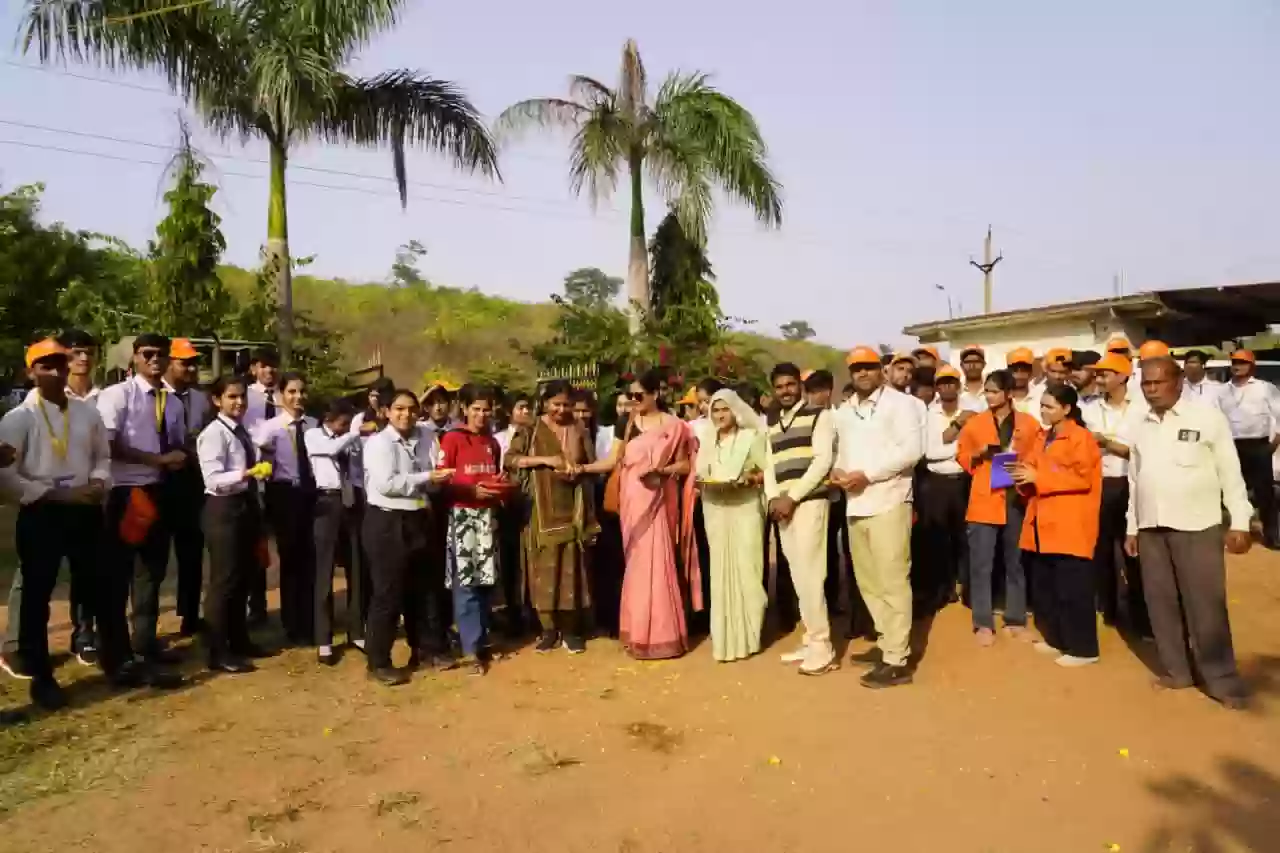 नॉलेज टूरिज़्म के पांचवें भ्रमण का हिस्सा बनी IES यूनिवर्सिटी, छात्राओं ने देखा कर्क रेखा, यूनेस्को साँची स्तूप, सोनारी स्तूप