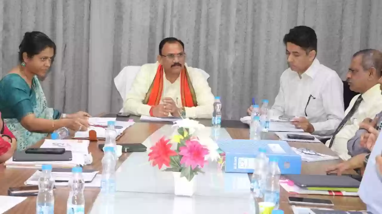 मरीजों की सुविधाओं की उपलब्धता को प्राथमिकता से किया जाए सुनिश्चित : श्याम बिहारी जायसवाल