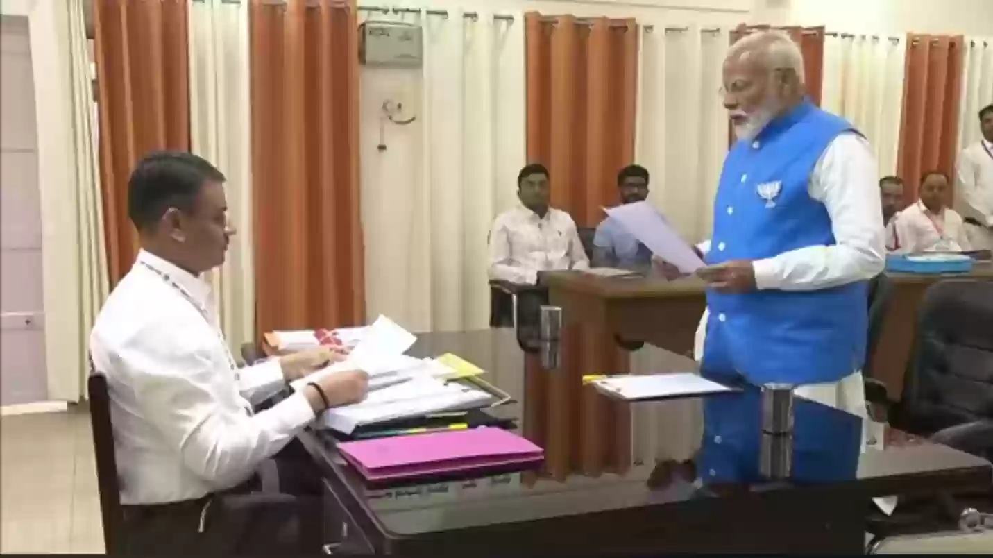 LIVE : नामांकन दाखिल करने से पहले पीएम मोदी ने की गंगा आर्ती, कालभैरव मंदिर में दर्शन के बाद भरेंगे नामांकन, काशी में लगा दिग्गजों का जमावड़ा