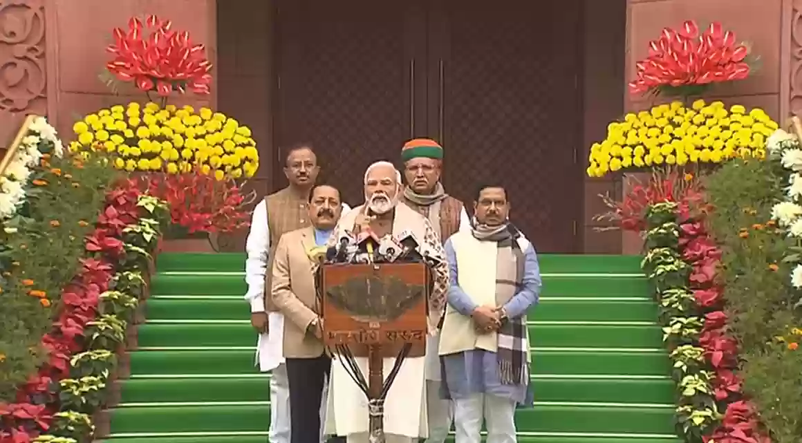 बजट सत्र से पहले पीएम मोदी की विपक्ष को नसीहत, कहा - 'कुछ लोग लोकतांत्रिक मूल्यों का चीरहरण करते हैं’