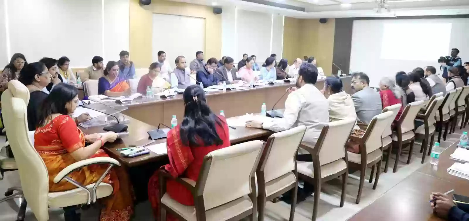 महिला एवं बाल विकास मंत्री निर्मला भूरिया ने की विभागीय समीक्षा
