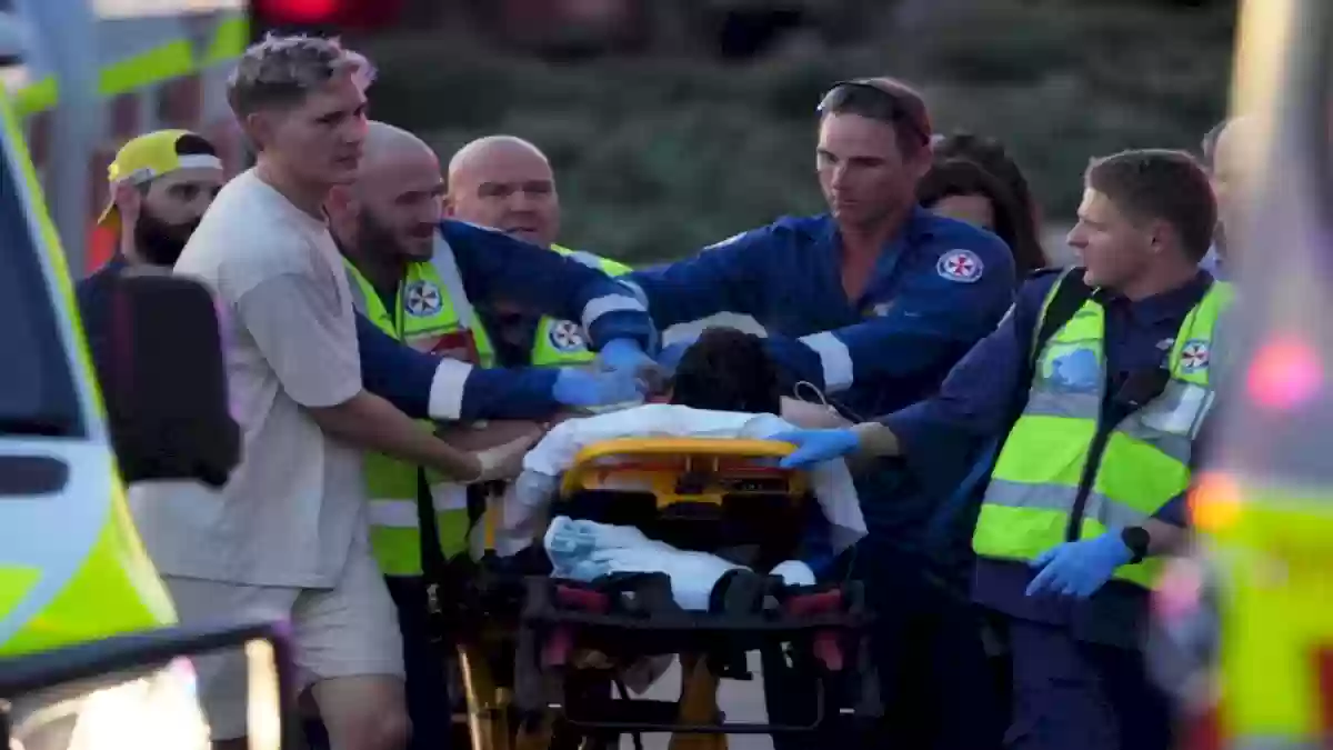 Sydney Bondi Beach Firing: बोंडी बीच पर फायरिंग में 16 की मौत, आतंकी बाप-बेटे की पहचान